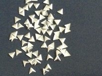 Nailheads silver driehoekjes +/-  75 stuks